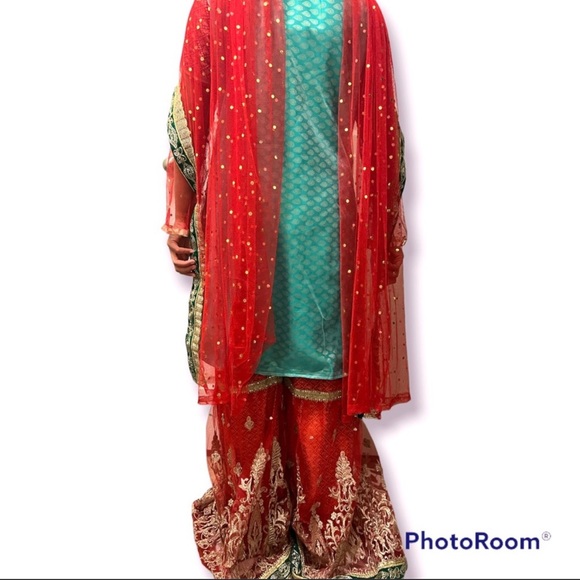 Women Pakistani / Indian  3 pcs Designer Suit - Picture 2 of 8